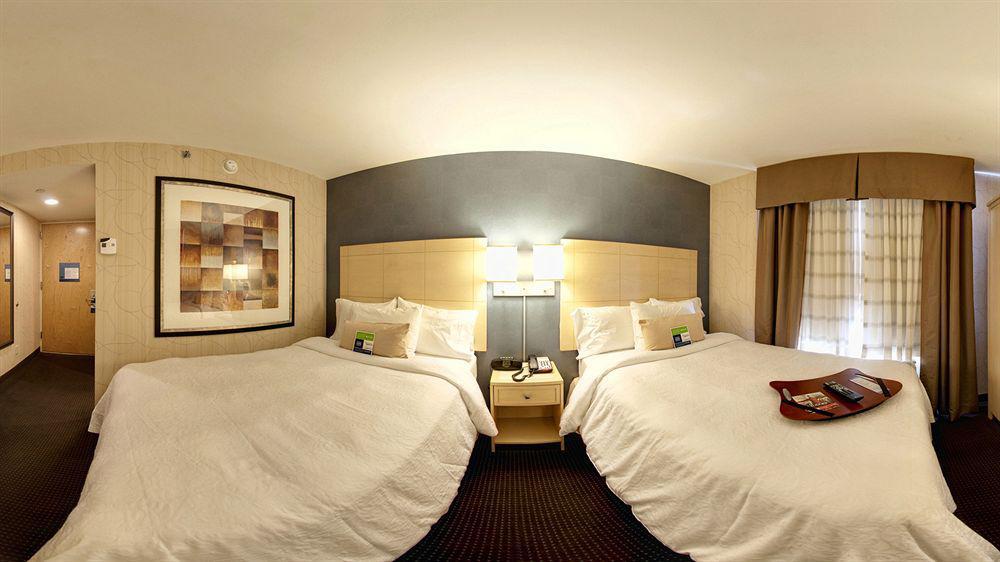 Hampton Inn Manhattan - Times Square South Нью-Йорк Екстер'єр фото