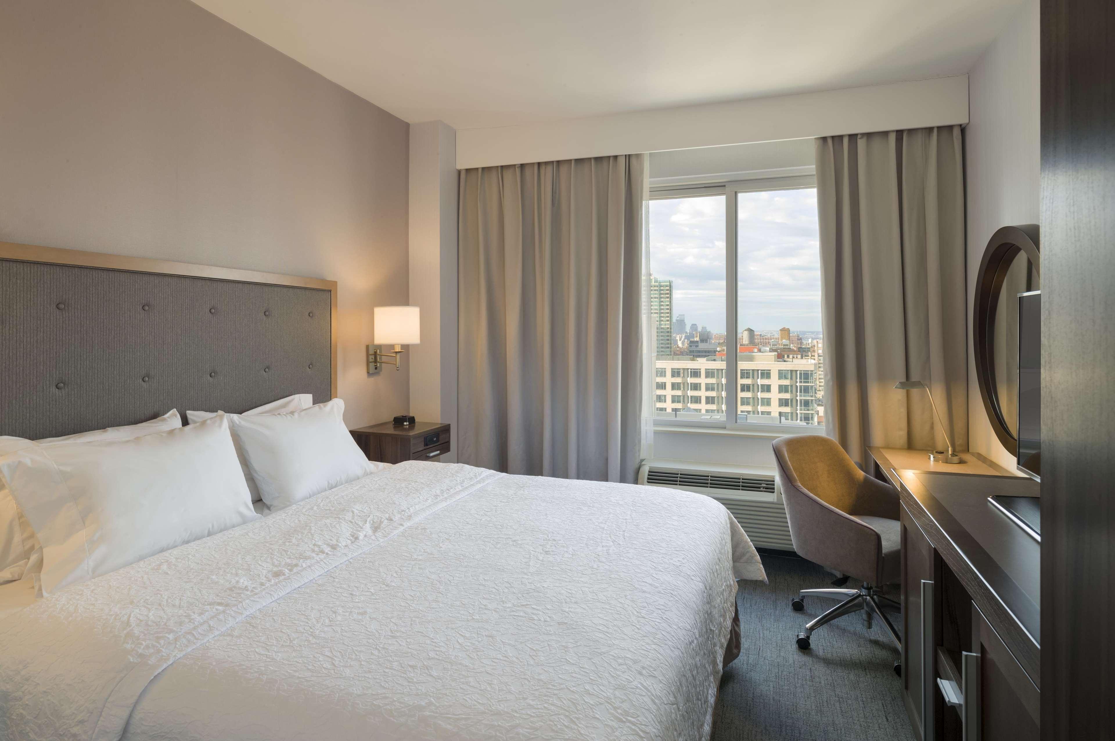 Hampton Inn Manhattan - Times Square South Нью-Йорк Екстер'єр фото