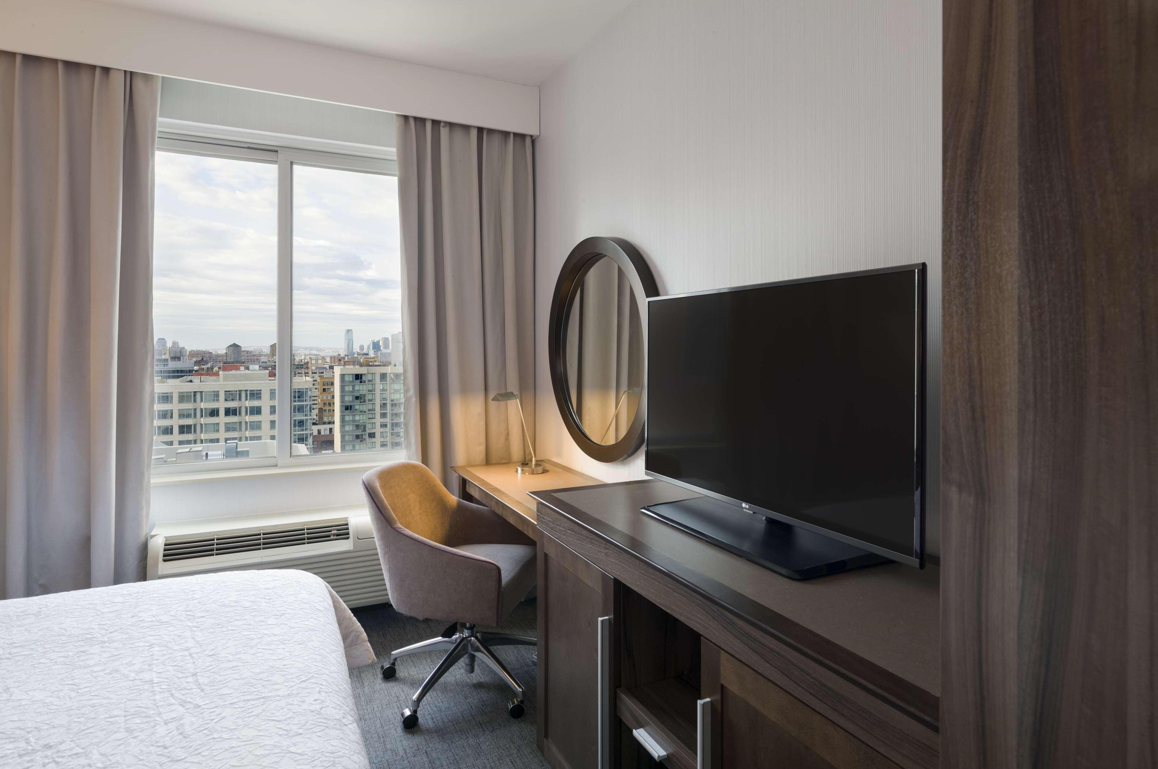 Hampton Inn Manhattan - Times Square South Нью-Йорк Екстер'єр фото