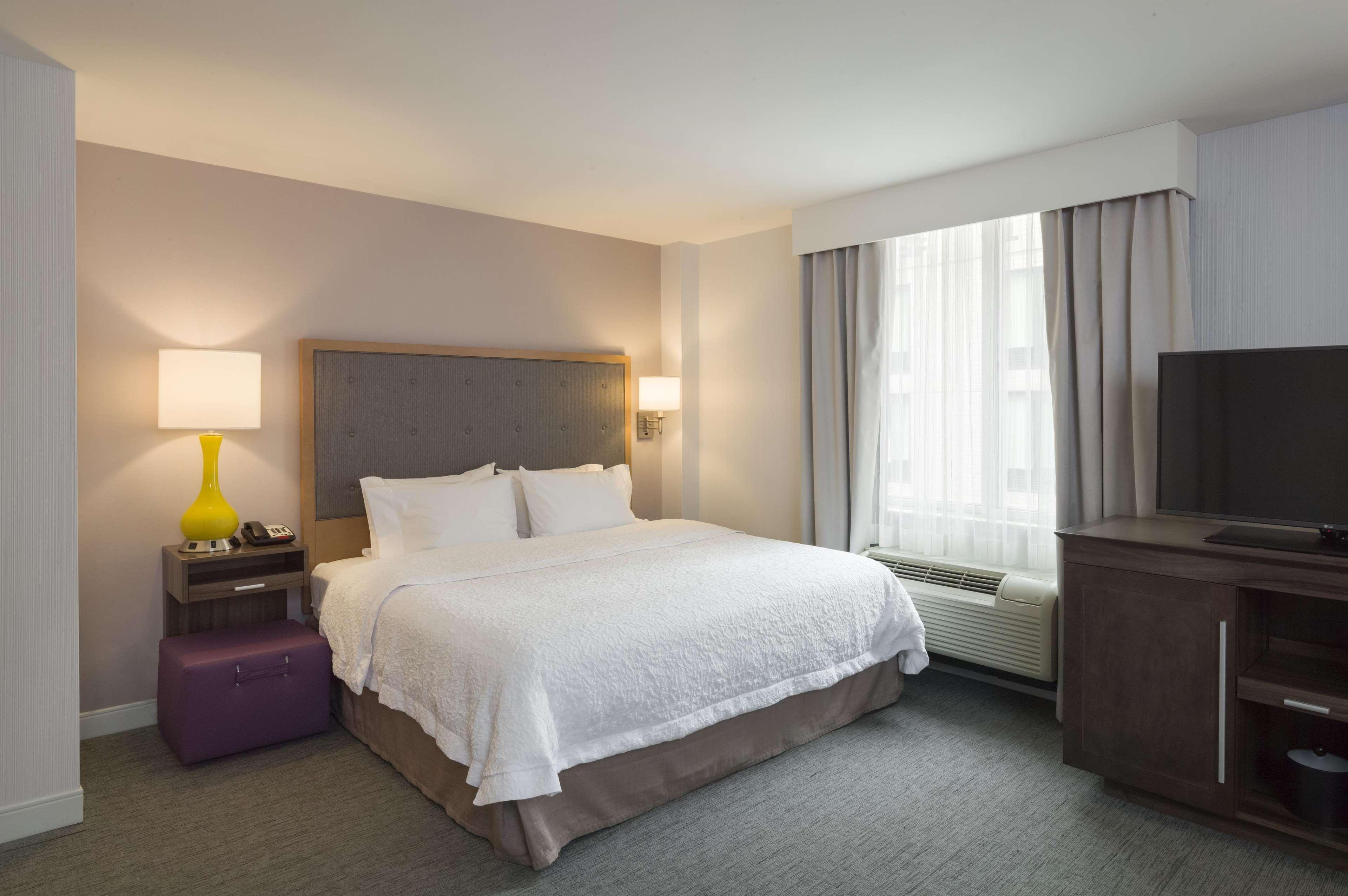Hampton Inn Manhattan - Times Square South Нью-Йорк Екстер'єр фото