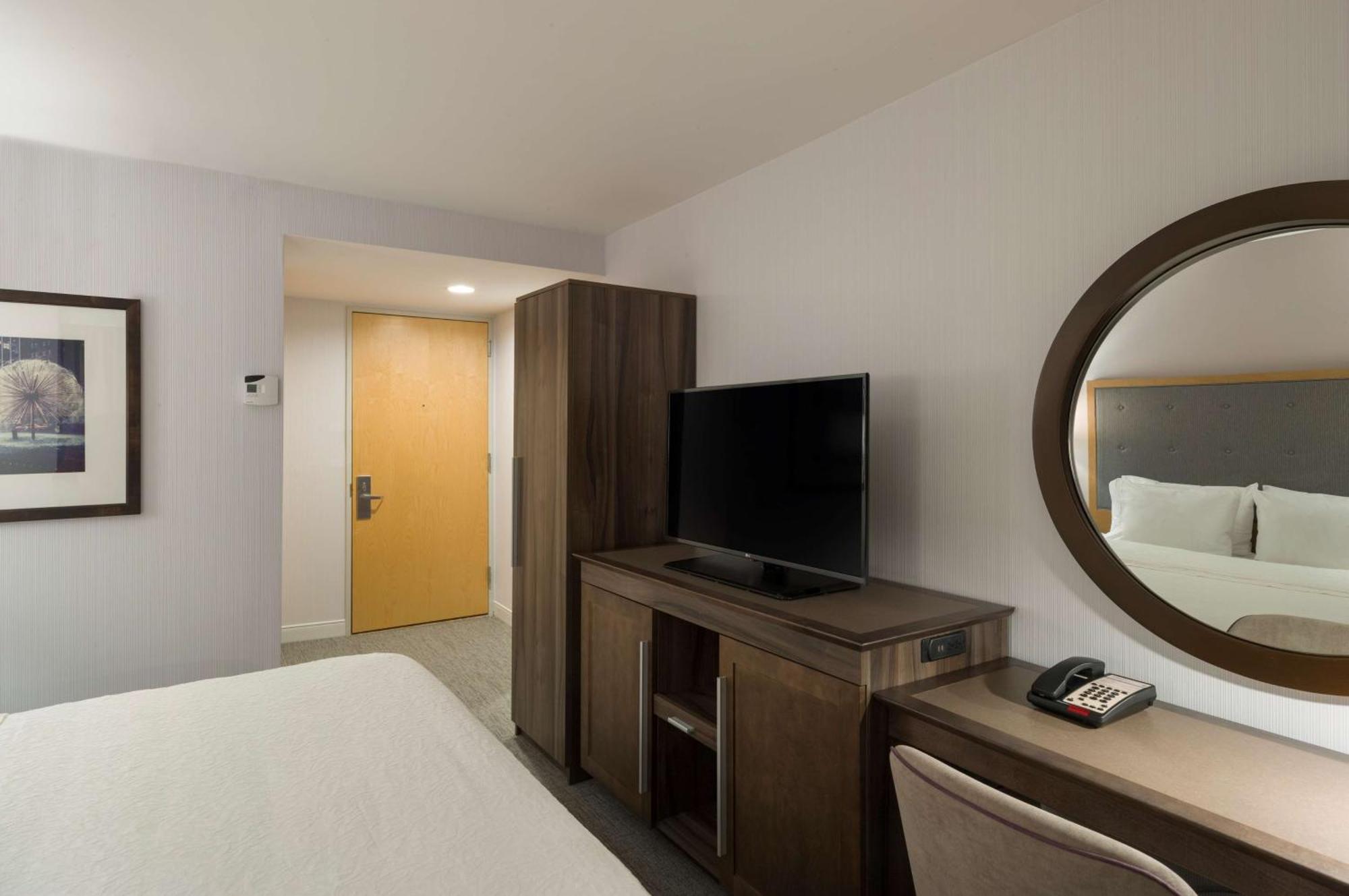 Hampton Inn Manhattan - Times Square South Нью-Йорк Екстер'єр фото