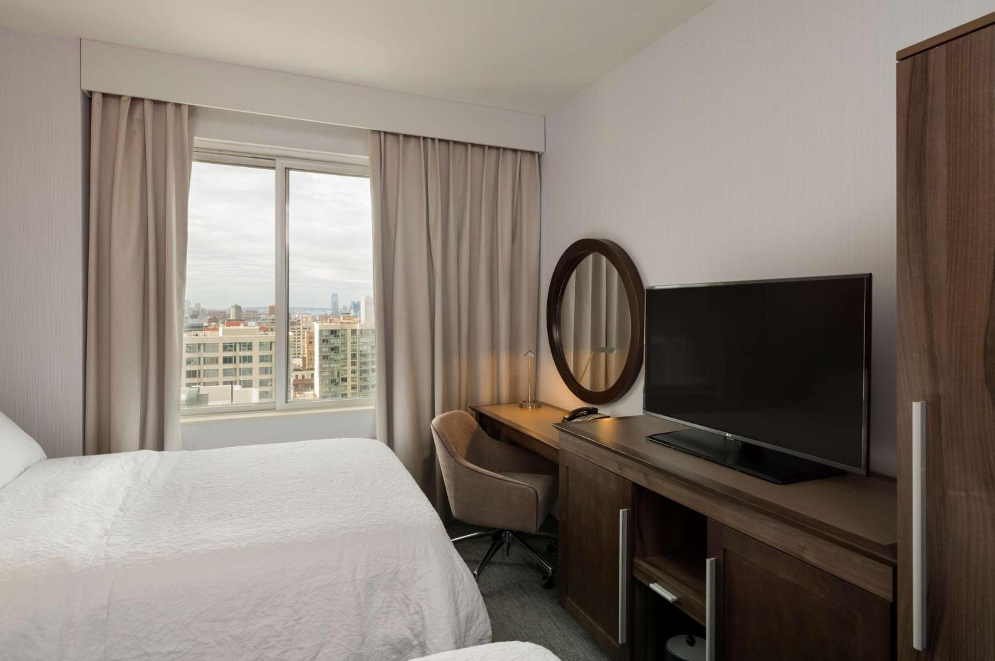 Hampton Inn Manhattan - Times Square South Нью-Йорк Екстер'єр фото