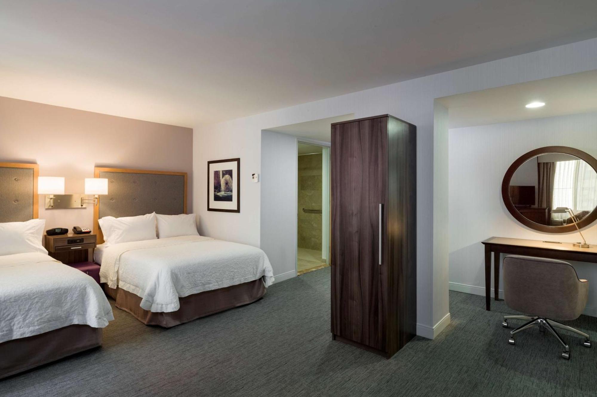 Hampton Inn Manhattan - Times Square South Нью-Йорк Екстер'єр фото