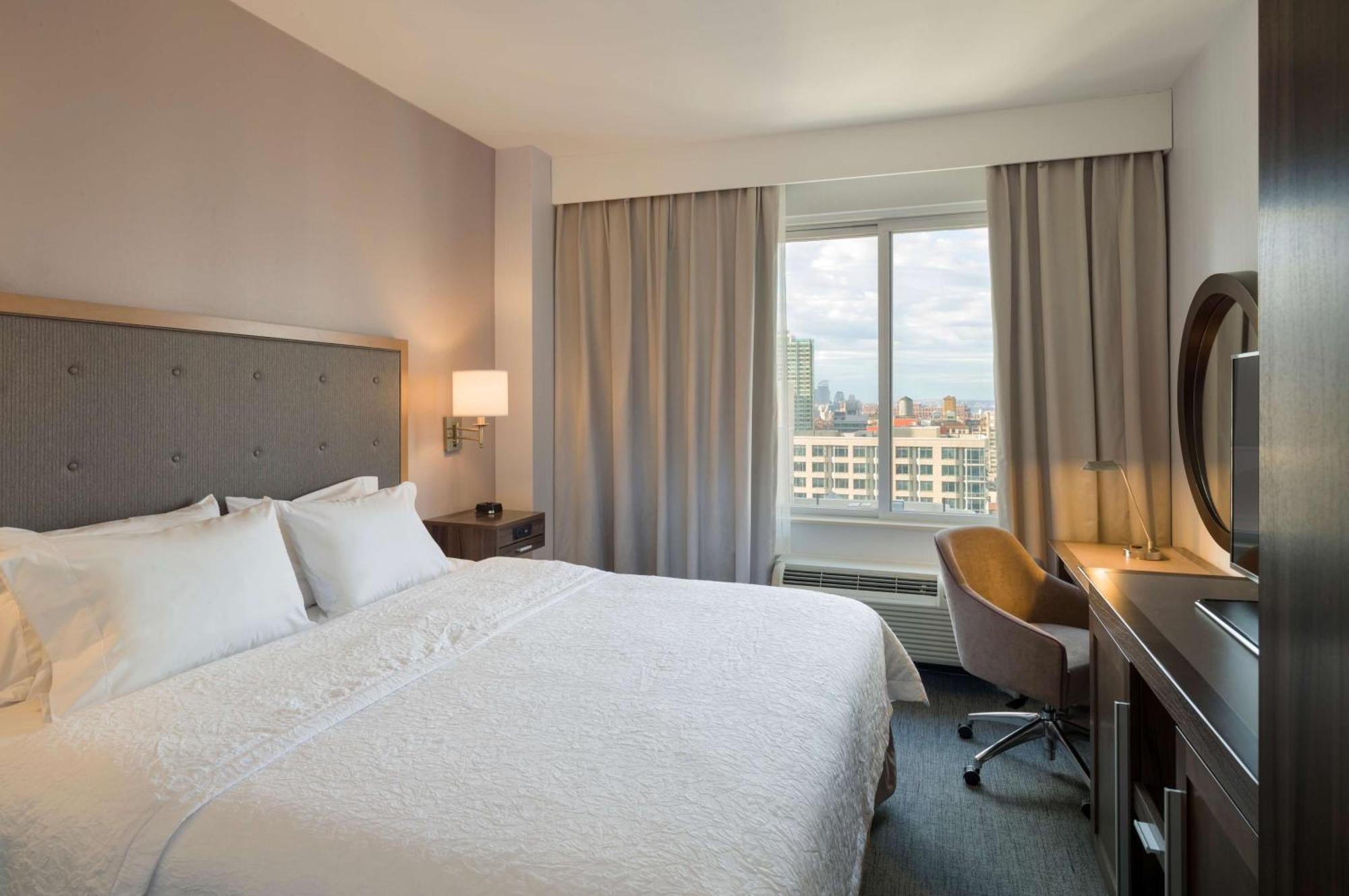 Hampton Inn Manhattan - Times Square South Нью-Йорк Екстер'єр фото