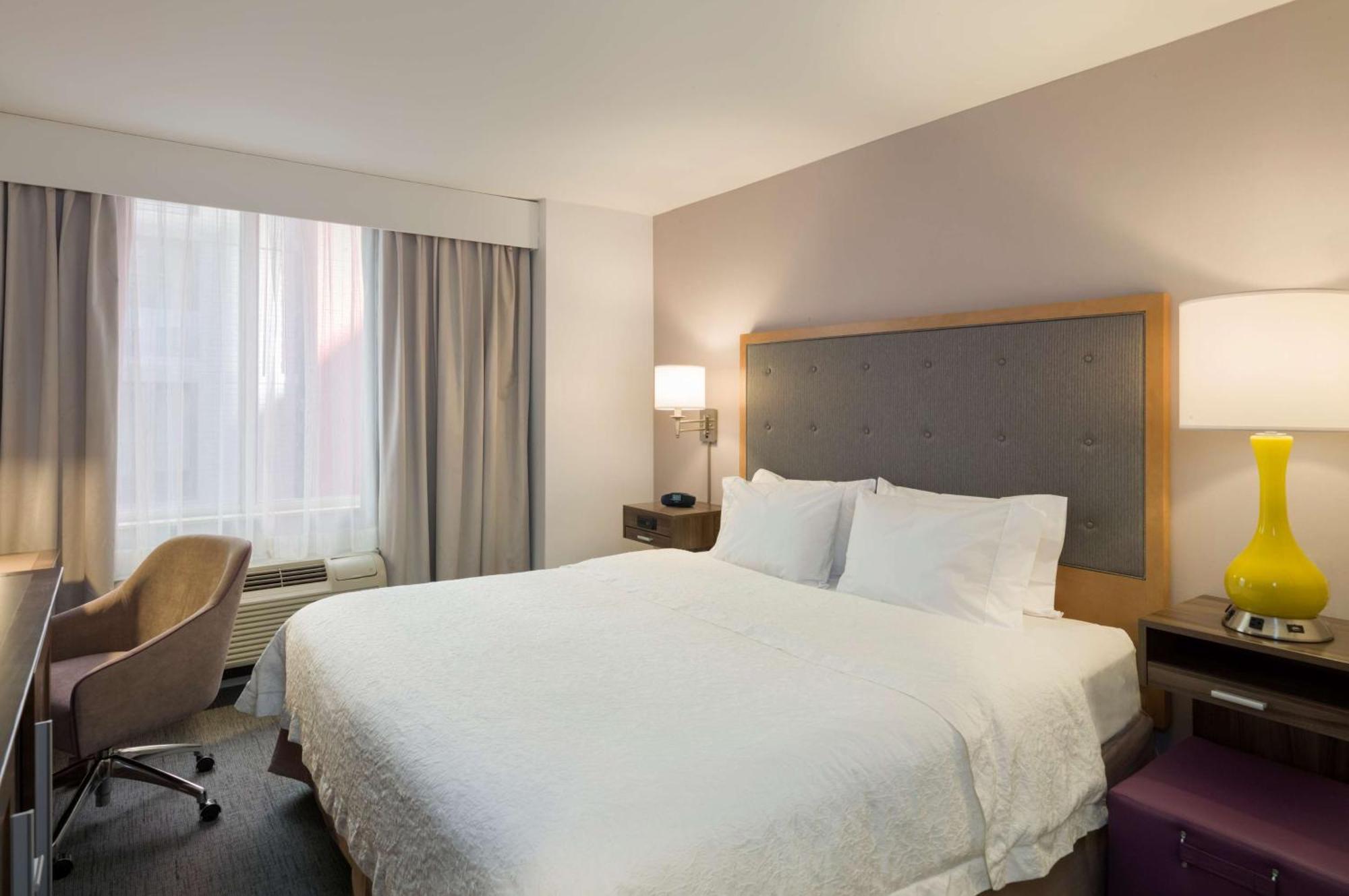 Hampton Inn Manhattan - Times Square South Нью-Йорк Екстер'єр фото