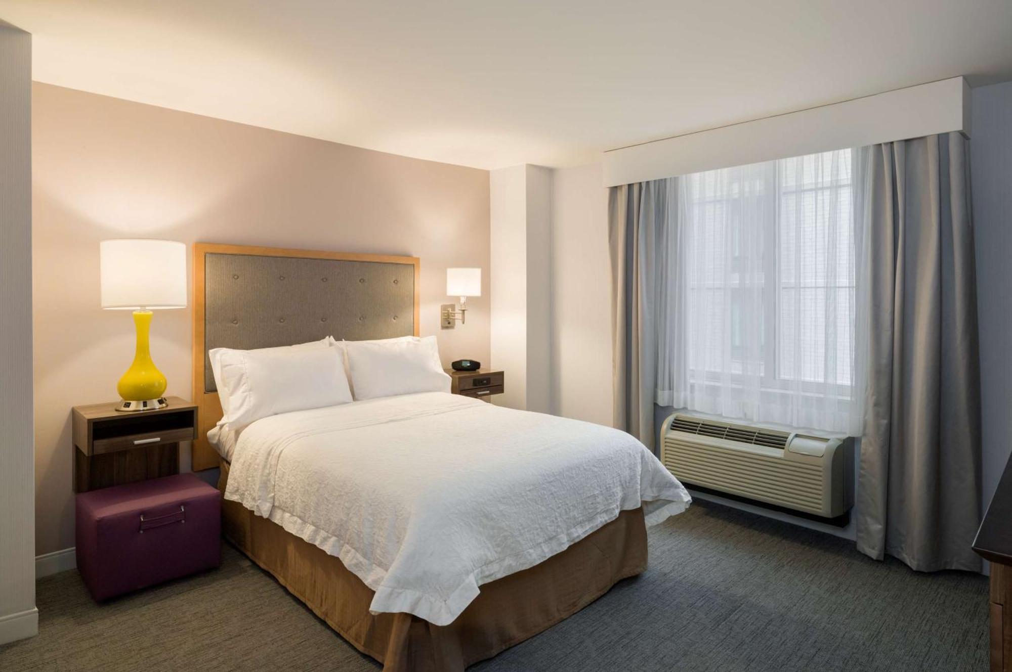 Hampton Inn Manhattan - Times Square South Нью-Йорк Екстер'єр фото