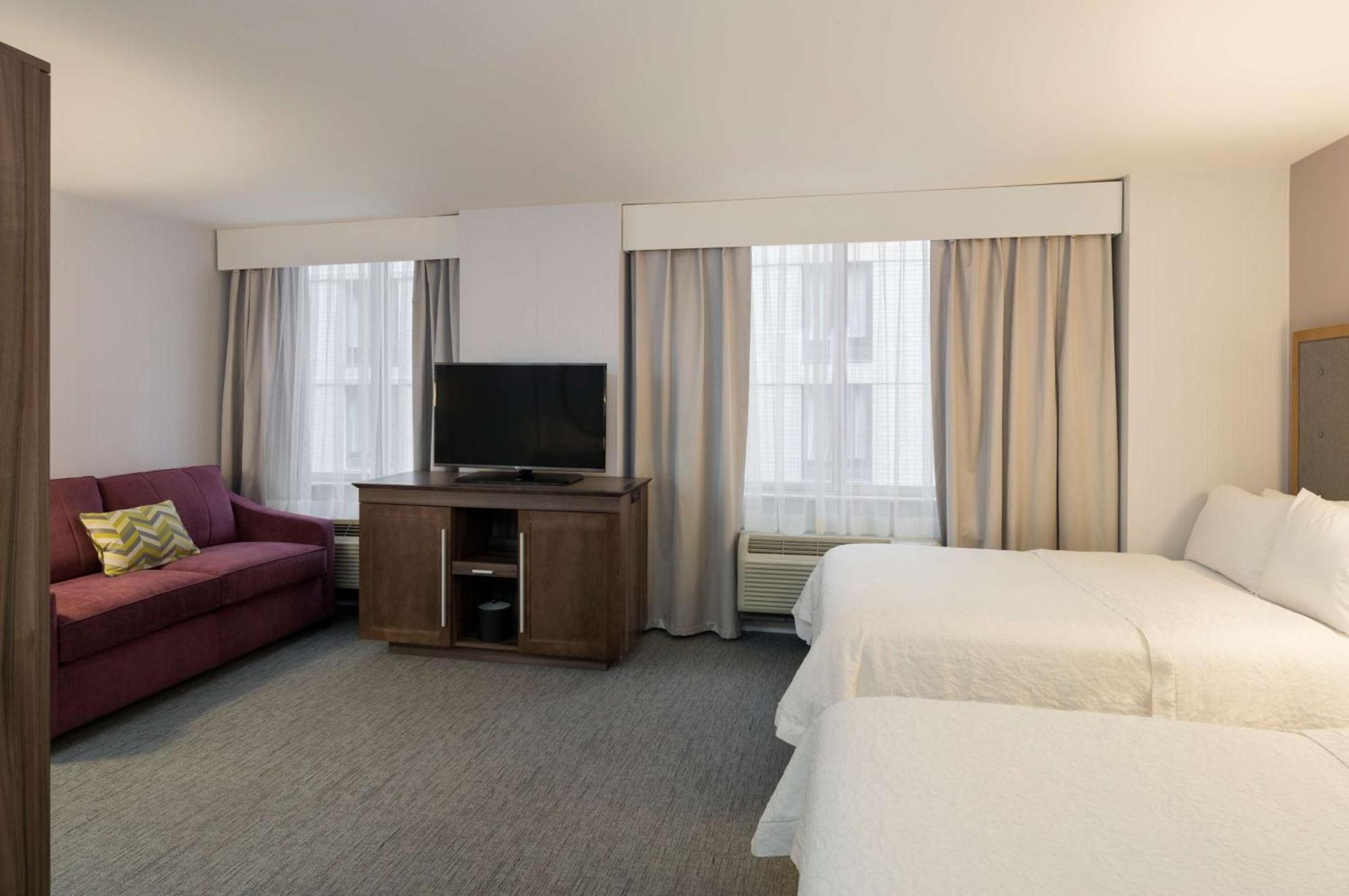 Hampton Inn Manhattan - Times Square South Нью-Йорк Екстер'єр фото