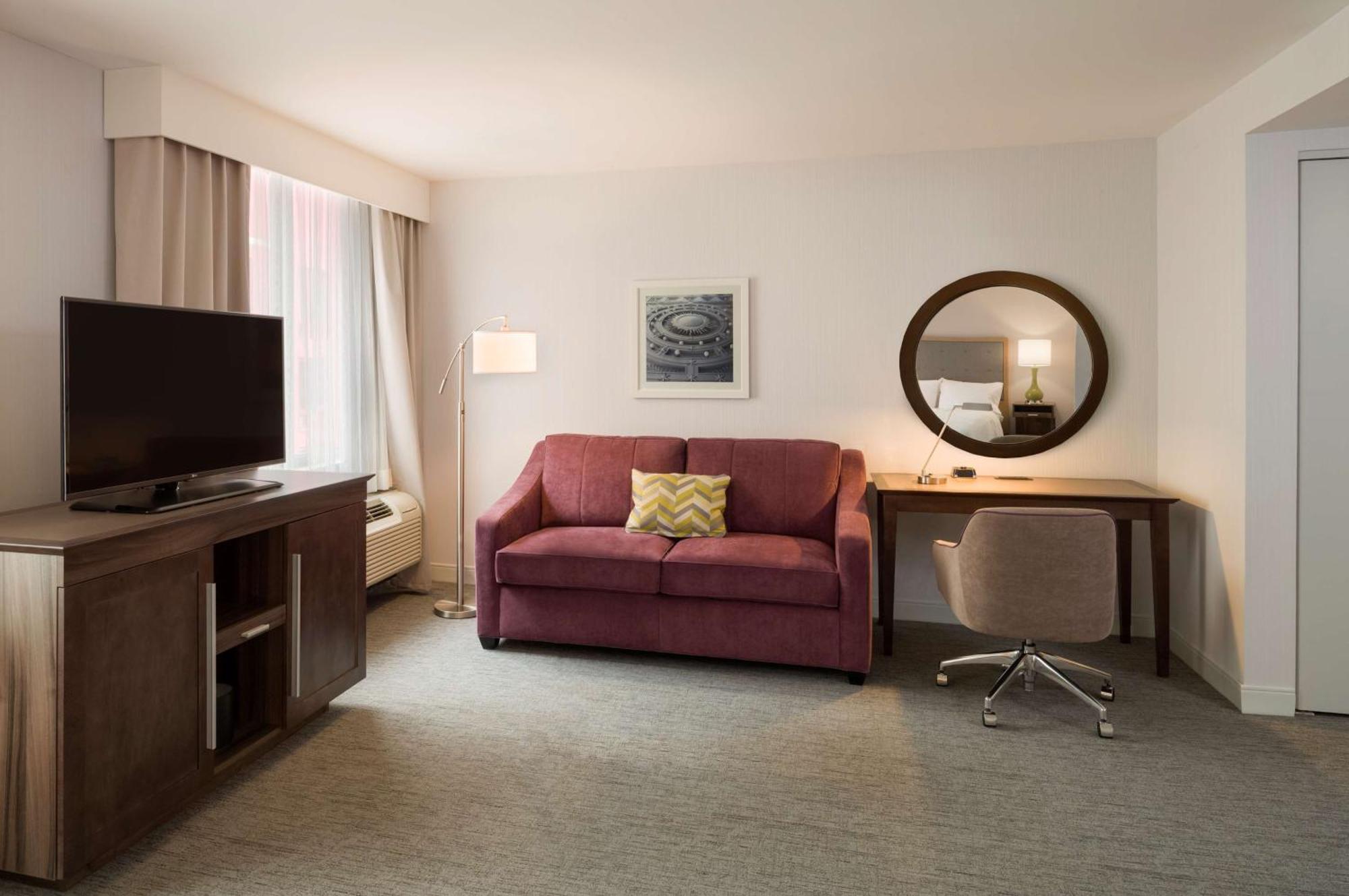 Hampton Inn Manhattan - Times Square South Нью-Йорк Екстер'єр фото