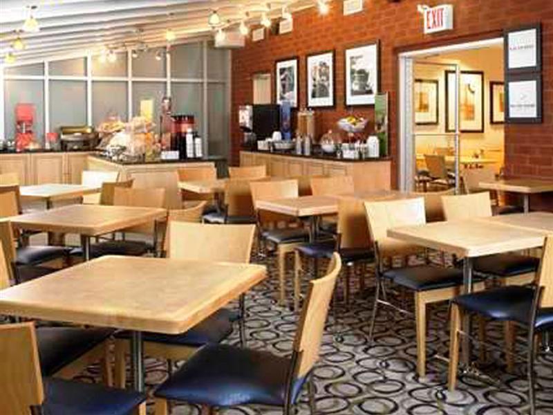 Hampton Inn Manhattan - Times Square South Нью-Йорк Екстер'єр фото
