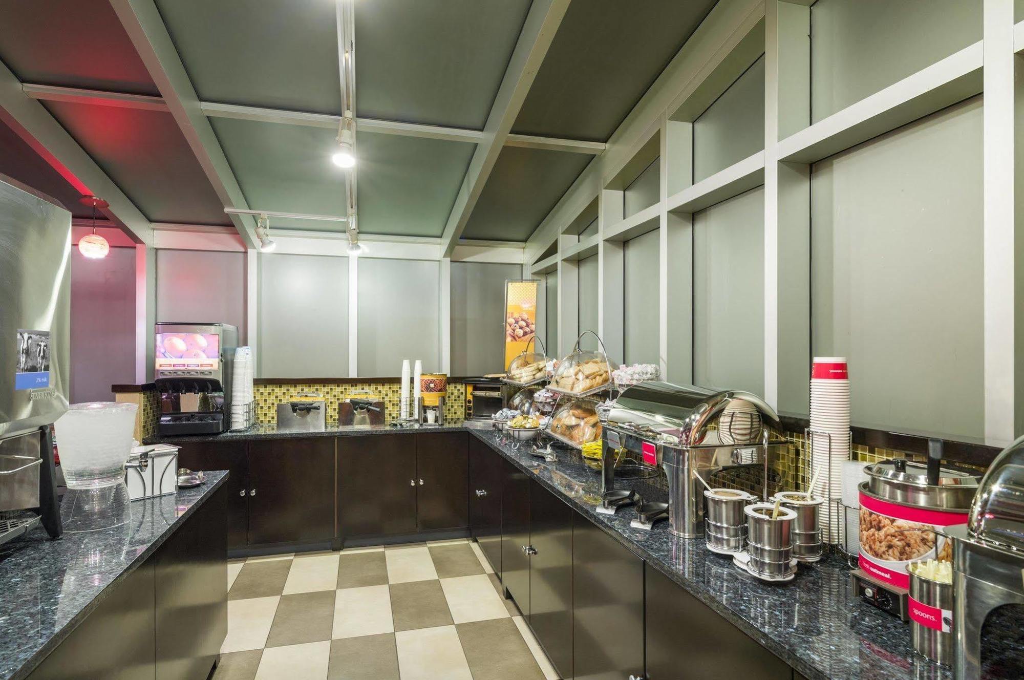 Hampton Inn Manhattan - Times Square South Нью-Йорк Екстер'єр фото