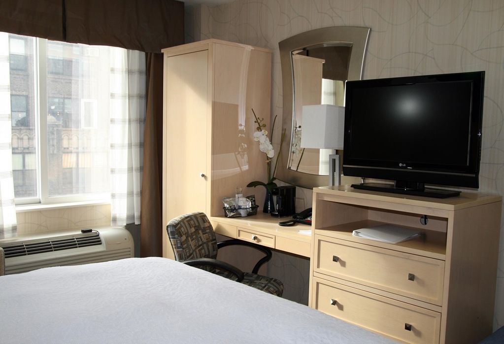 Hampton Inn Manhattan - Times Square South Нью-Йорк Екстер'єр фото